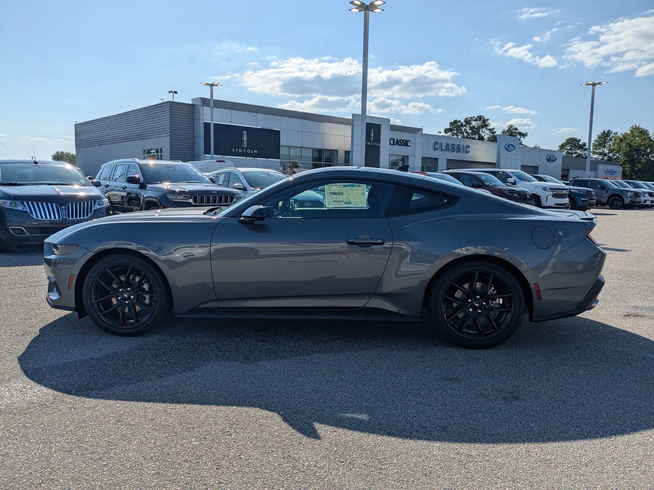 2025 Ford Mustang EcoBoost photo 4