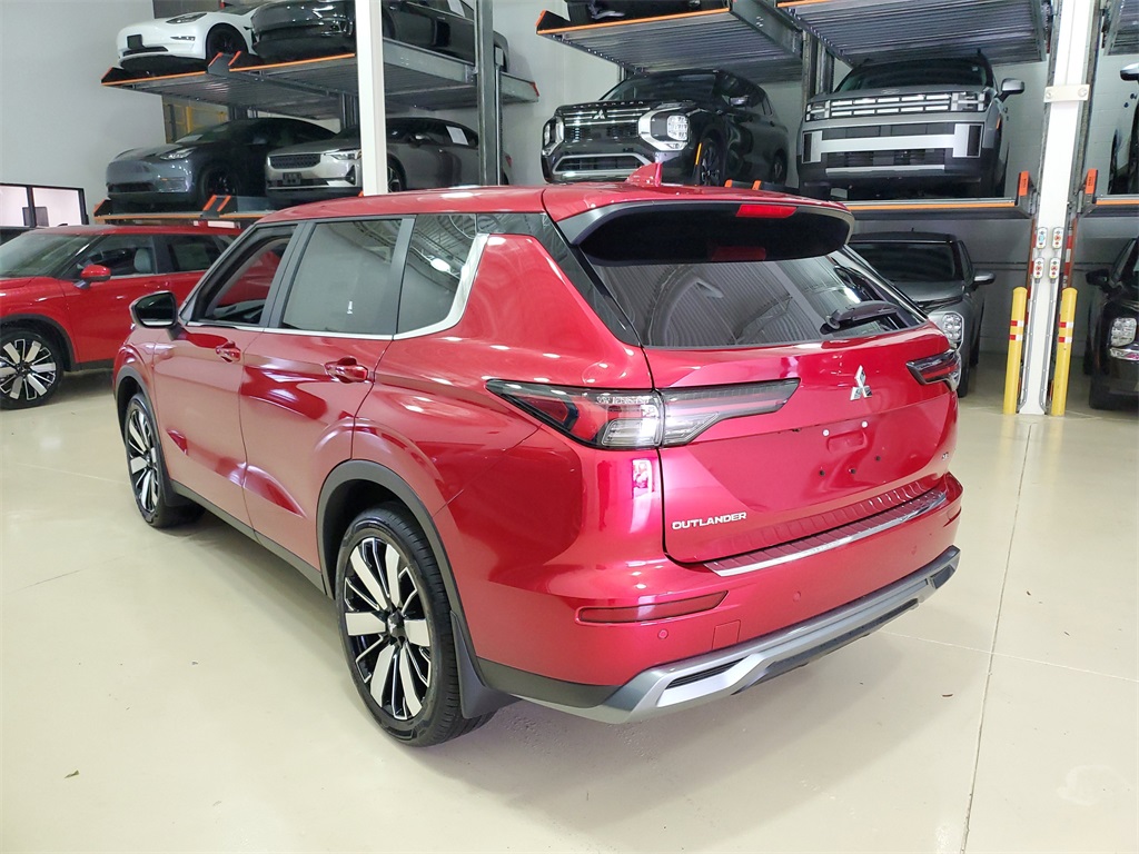 2025 Mitsubishi Outlander SE photo 4