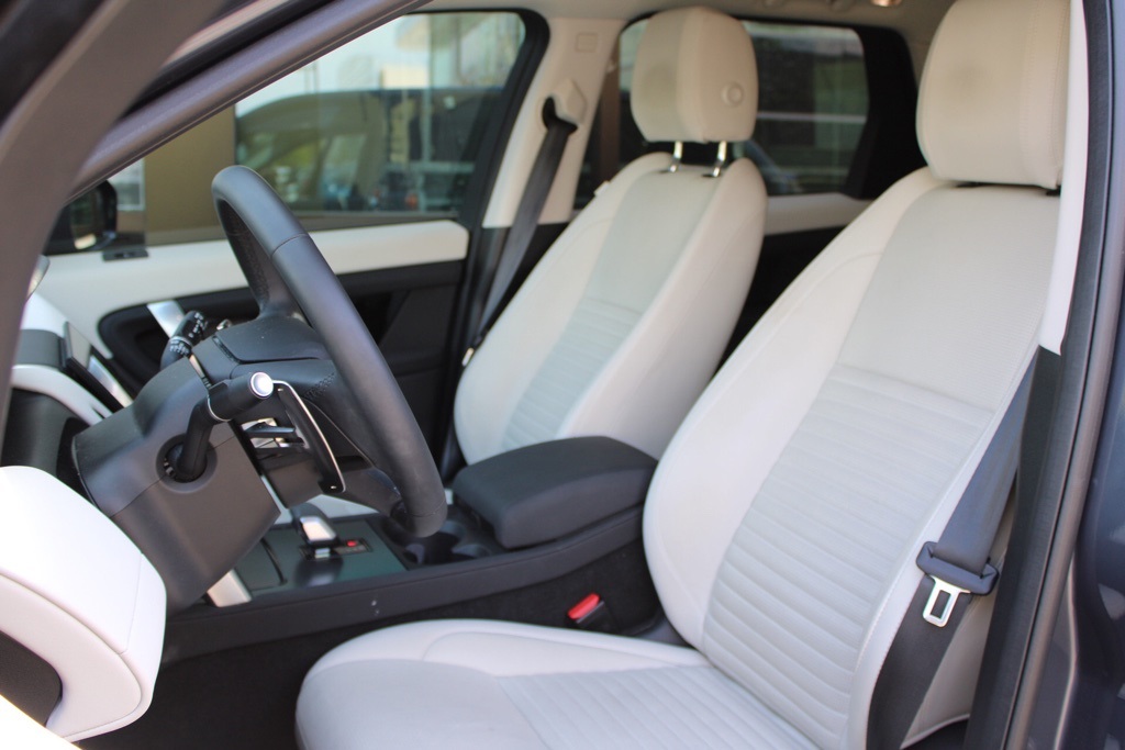 2024 Land Rover Discovery Sport S photo 9