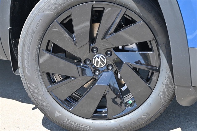 2025 Volkswagen Atlas Cross Sport SE Technology photo 2