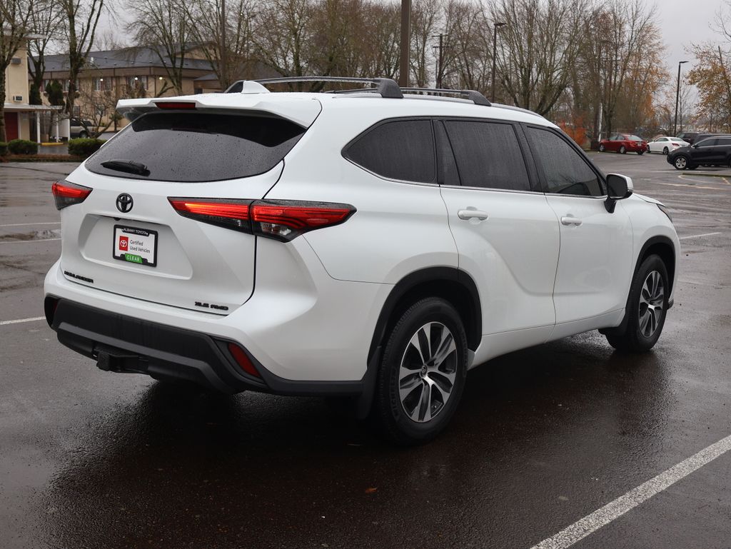 2022 Toyota Highlander XLE photo 4