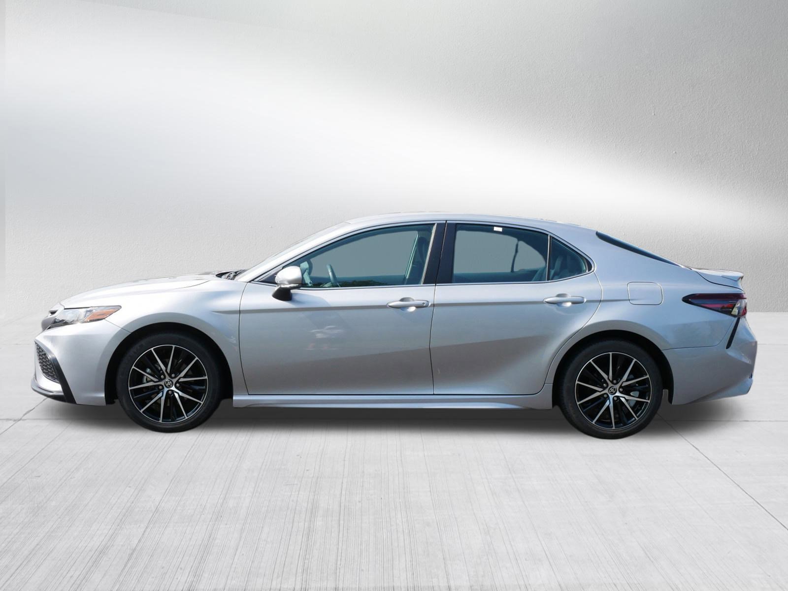 2024 Toyota Camry SE photo 4