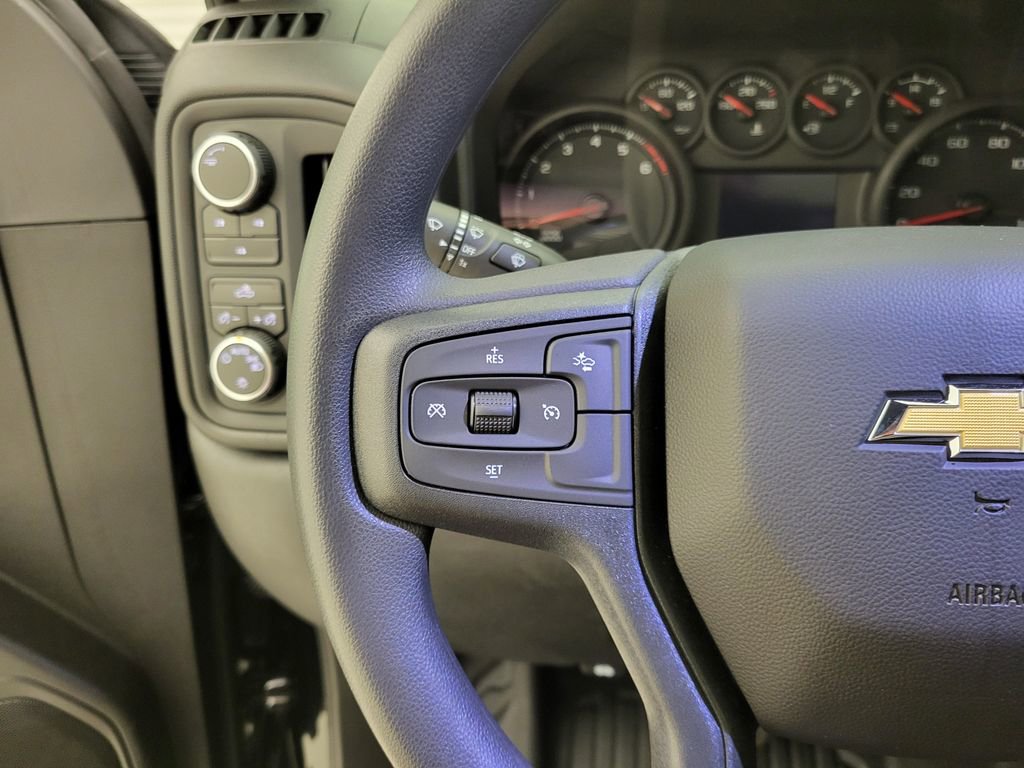 2025 Chevrolet Silverado 2500HD photo 3