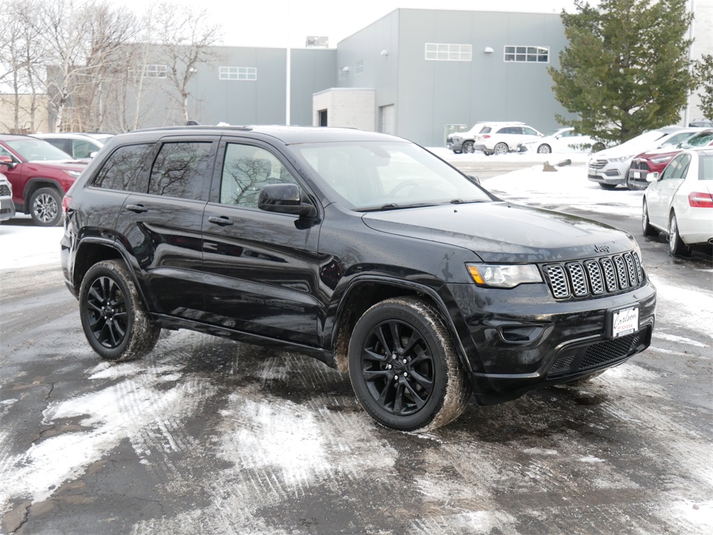 Used 2018 Jeep Grand Cherokee Altitude with VIN 1C4RJFAG0JC202887 for sale in Minneapolis, Minnesota