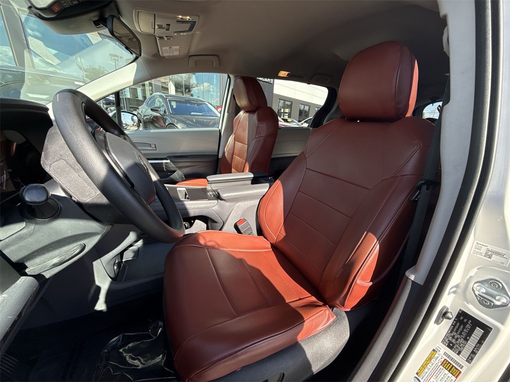 2022 Toyota Sienna LE photo 11