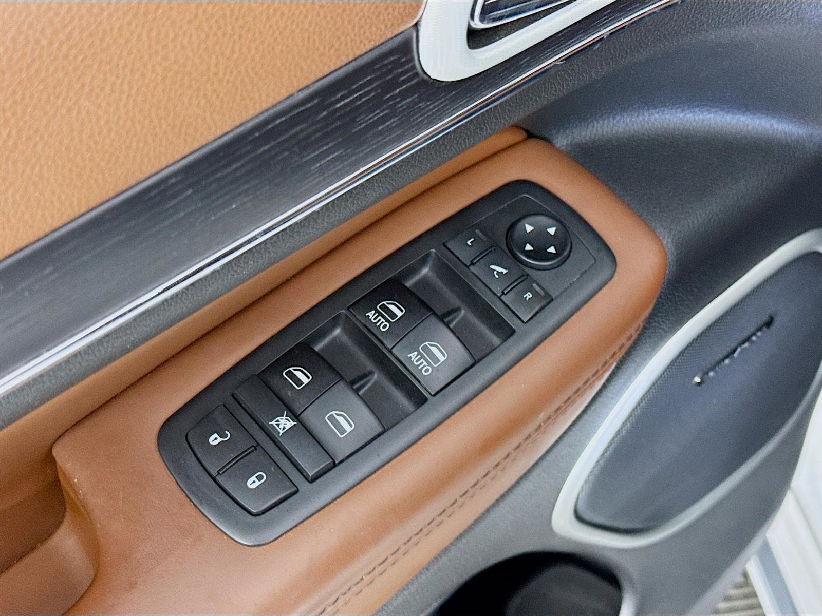 2018 Jeep Grand Cherokee Summit photo 17