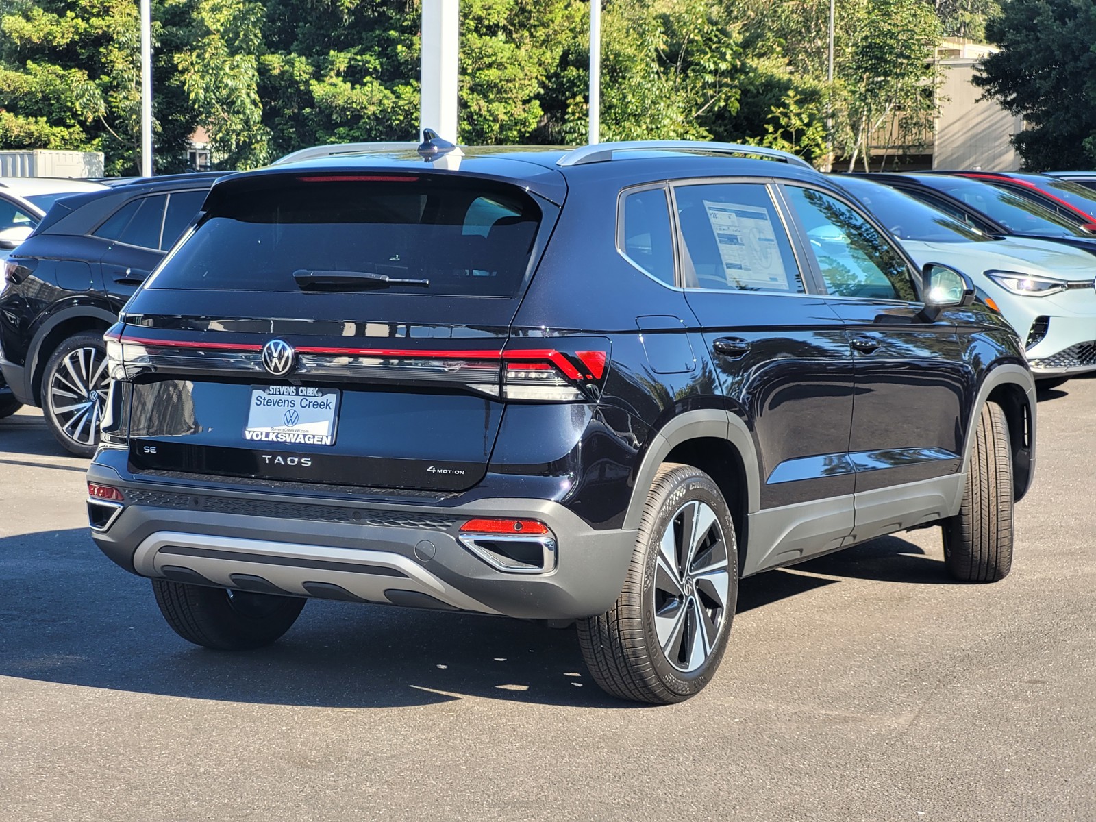 2025 Volkswagen Taos SE photo 4