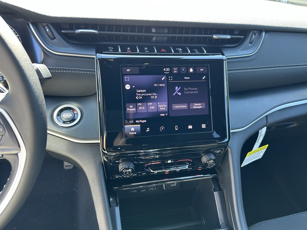 2025 Jeep Grand Cherokee Laredo X photo 17