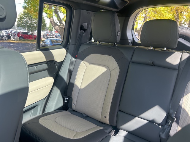 2023 Land Rover Defender 110 photo 29