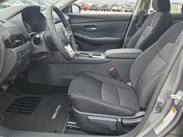 2025 Nissan Sentra SV photo 3