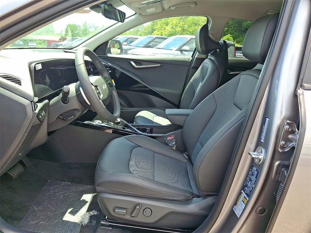 2025 Kia Niro Plug-In Hybrid EX photo 13