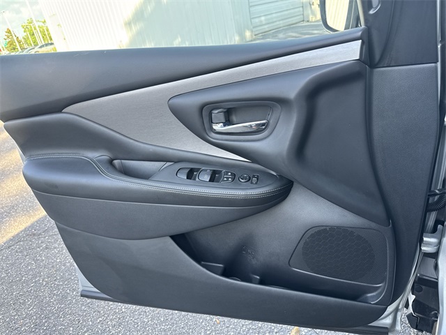 2020 Nissan Murano S photo 23