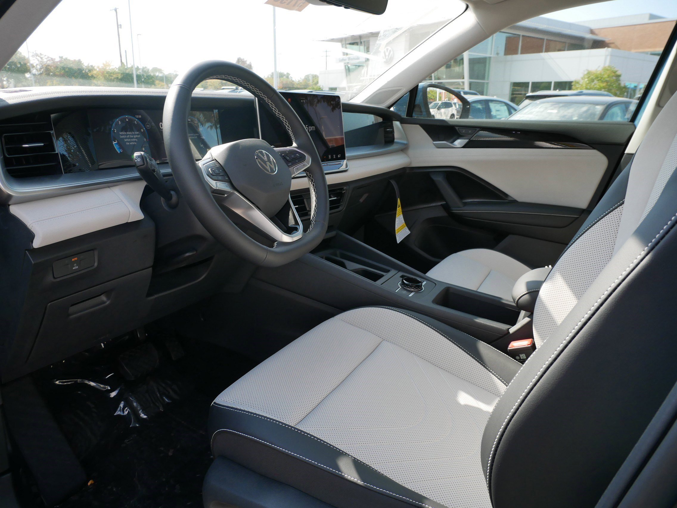 2025 Volkswagen Tiguan SE photo 3