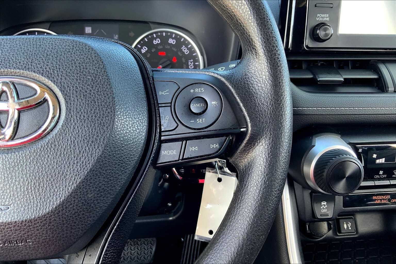 2019 Toyota RAV4 LE photo 23