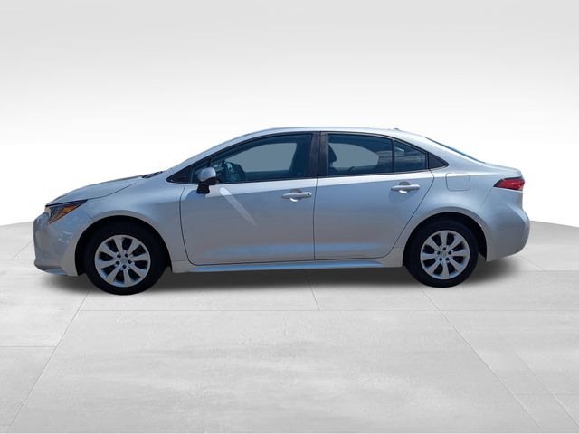 2022 Toyota Corolla LE photo 2