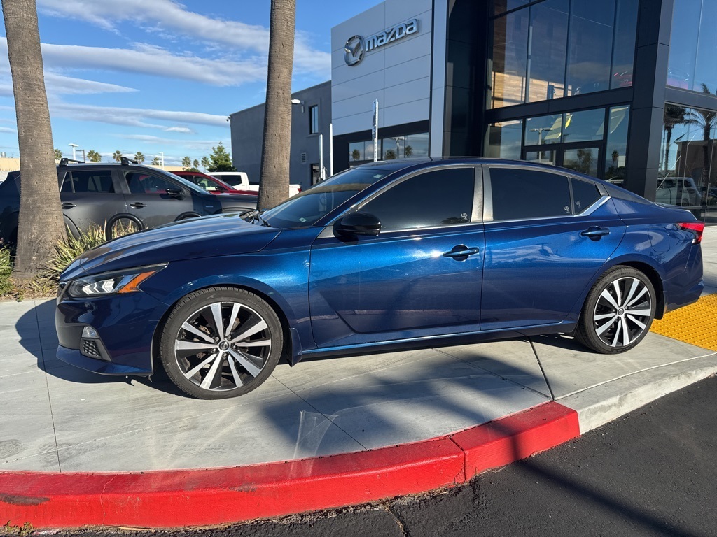 2020 Nissan Altima SR photo 3