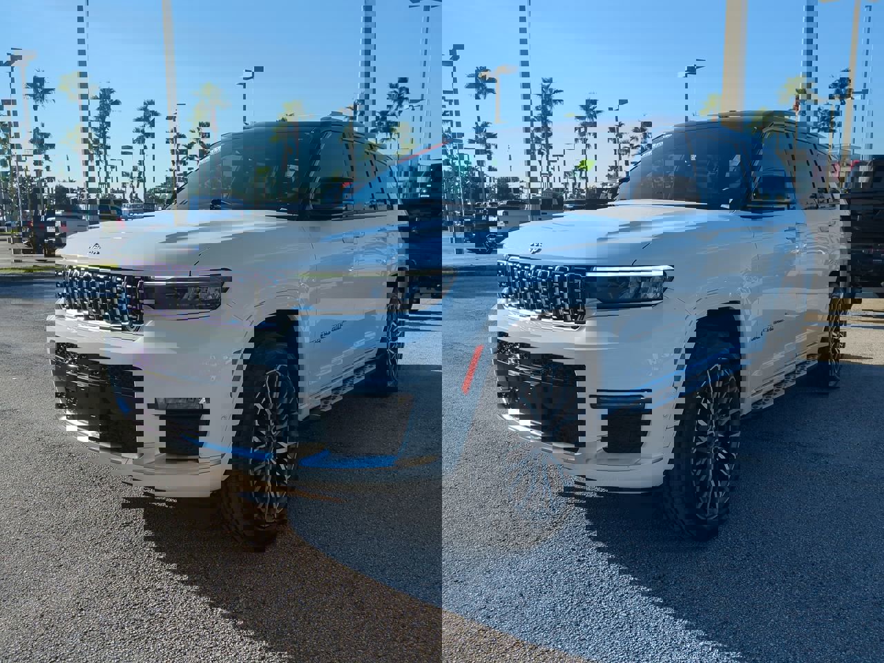 2022 Jeep Grand Cherokee L Summit Reserve photo 8