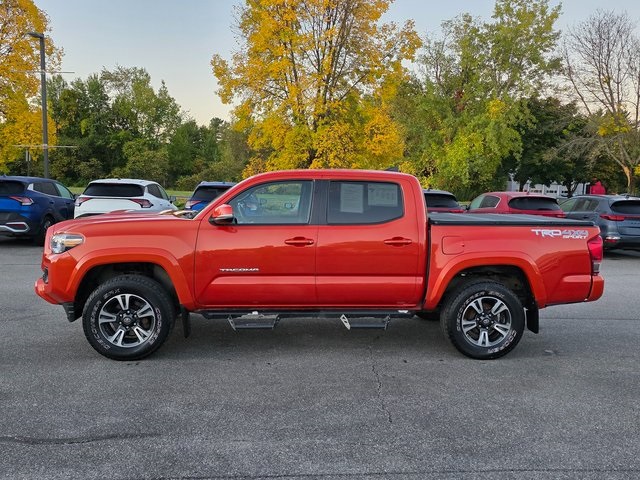 2016 Toyota Tacoma TRD Sport photo 2