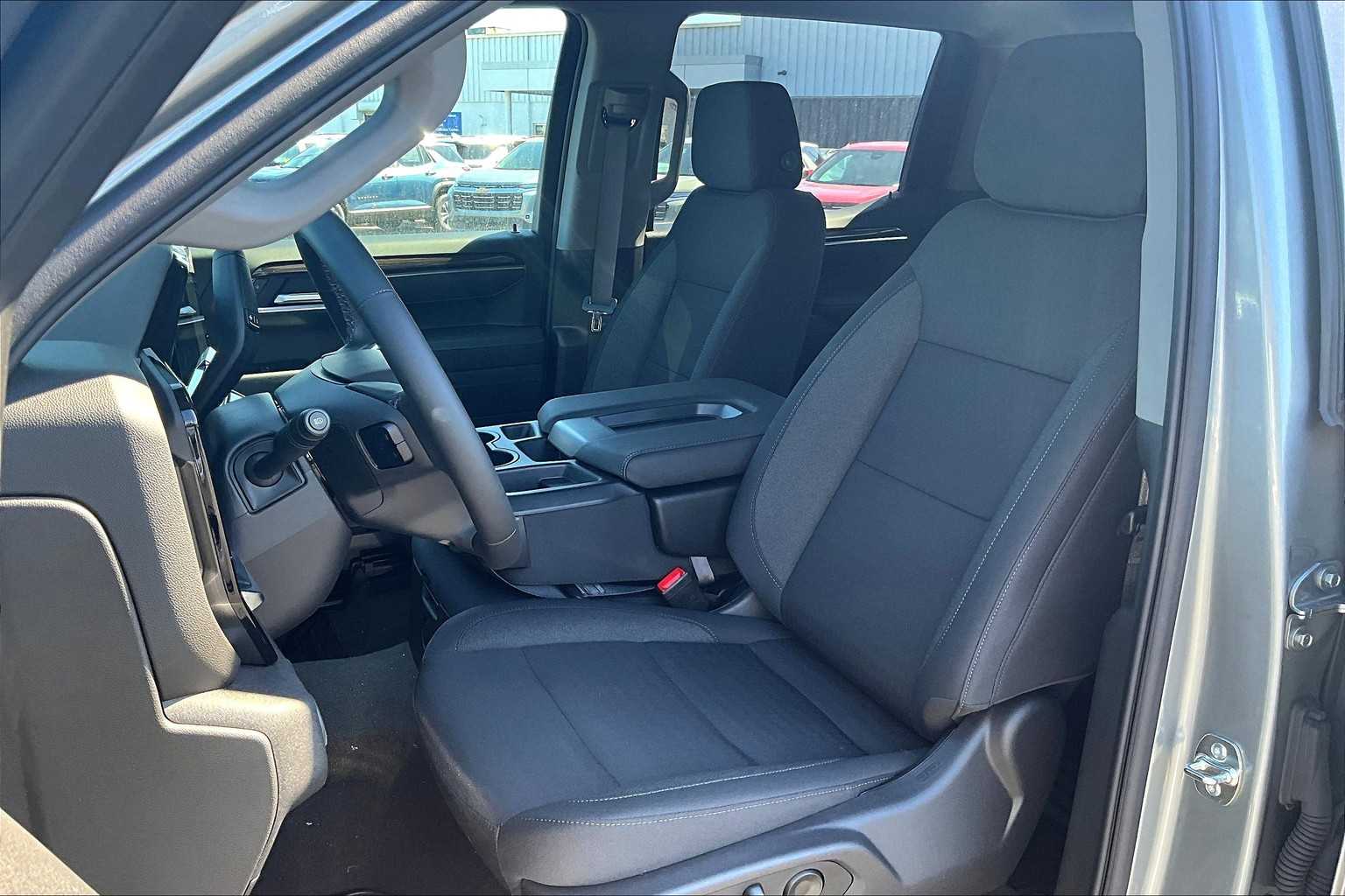 2025 Chevrolet Silverado 1500 LT photo 10