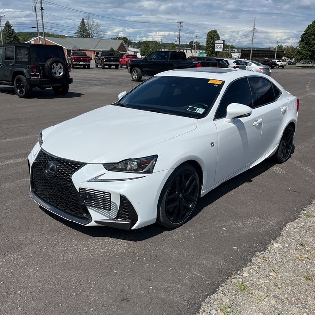 2020 Lexus IS 300 F SPORT photo 2