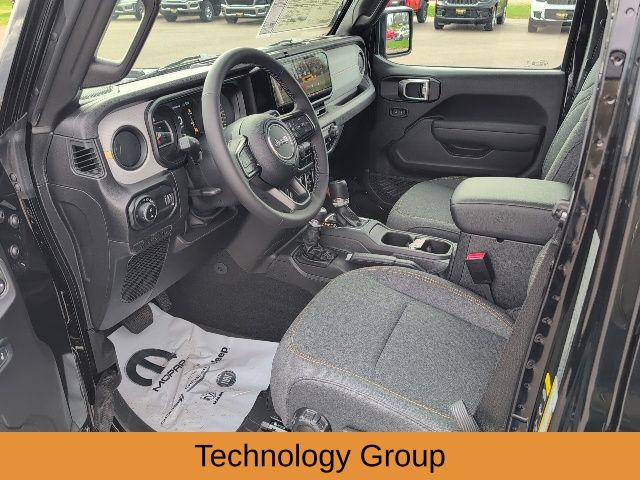 2025 Jeep Gladiator Willys photo 2