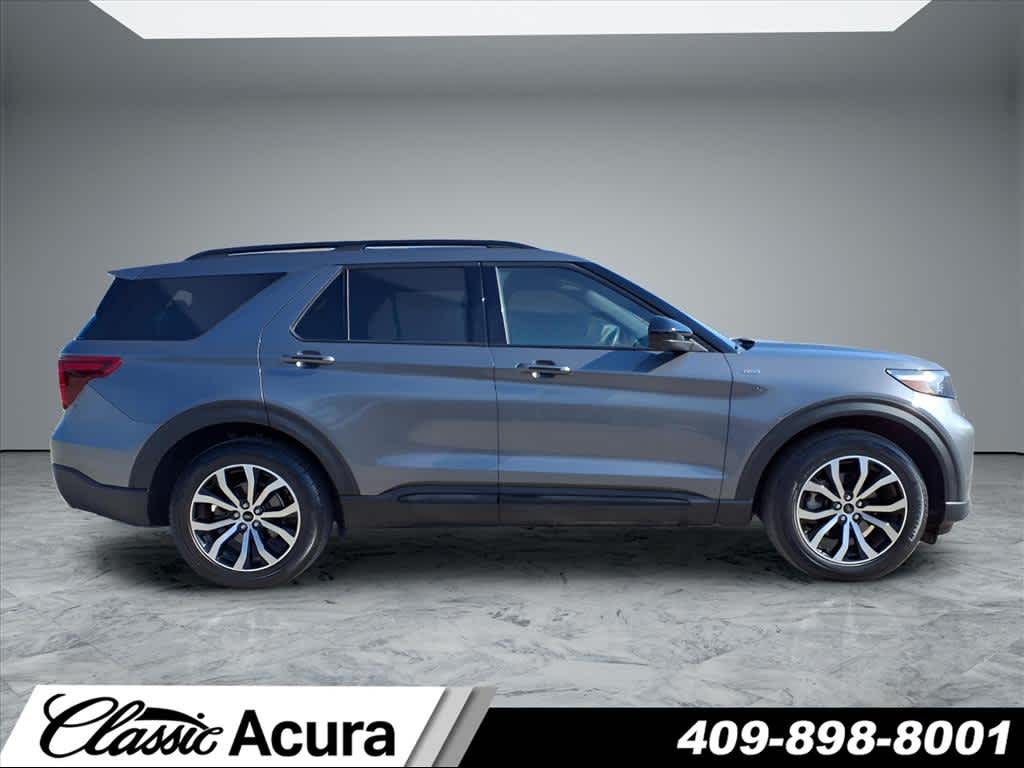 2022 Ford Explorer ST-Line photo 8