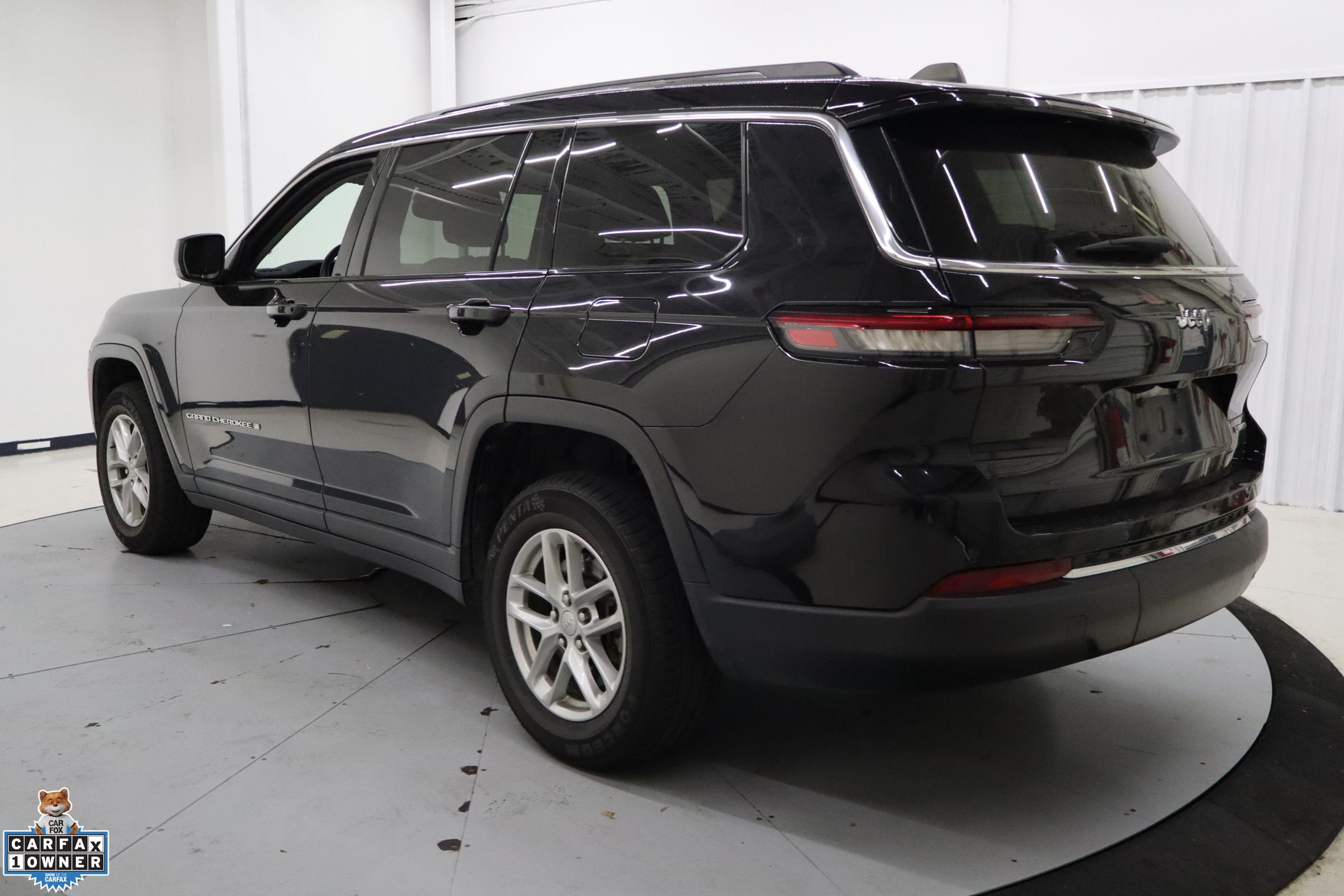2023 Jeep Grand Cherokee Laredo photo 4