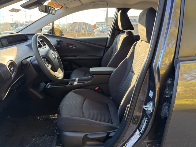 2017 Toyota Prius One photo 3