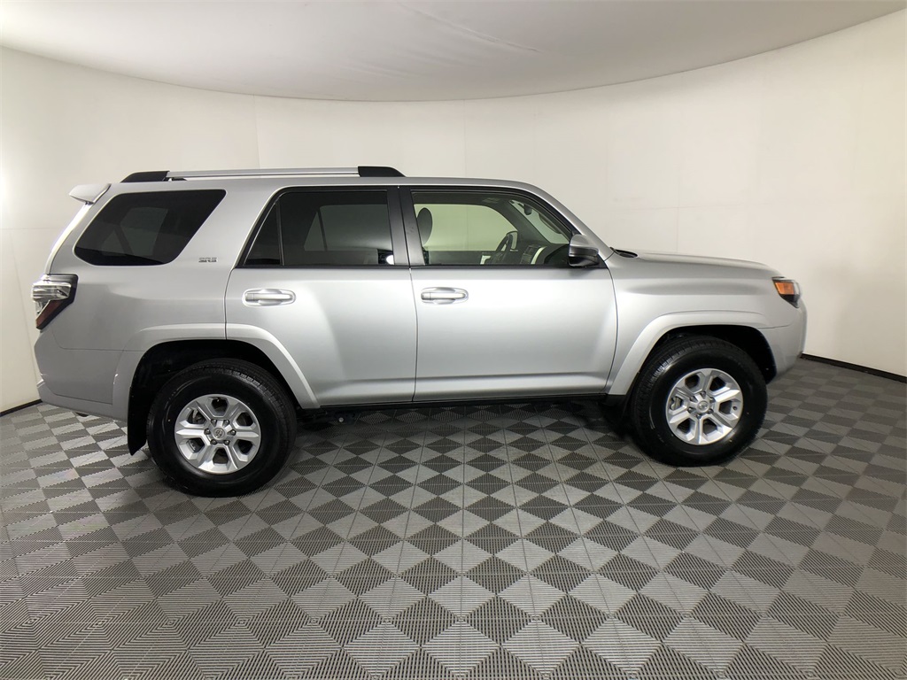 2024 Toyota 4Runner SR5 photo 3