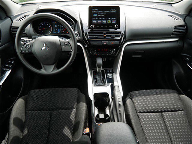 2025 Mitsubishi Eclipse Cross LE photo 9