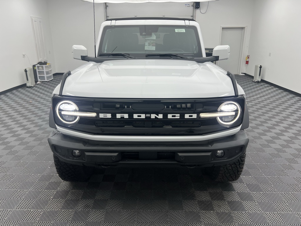 2024 Ford Bronco Outer Banks photo 2