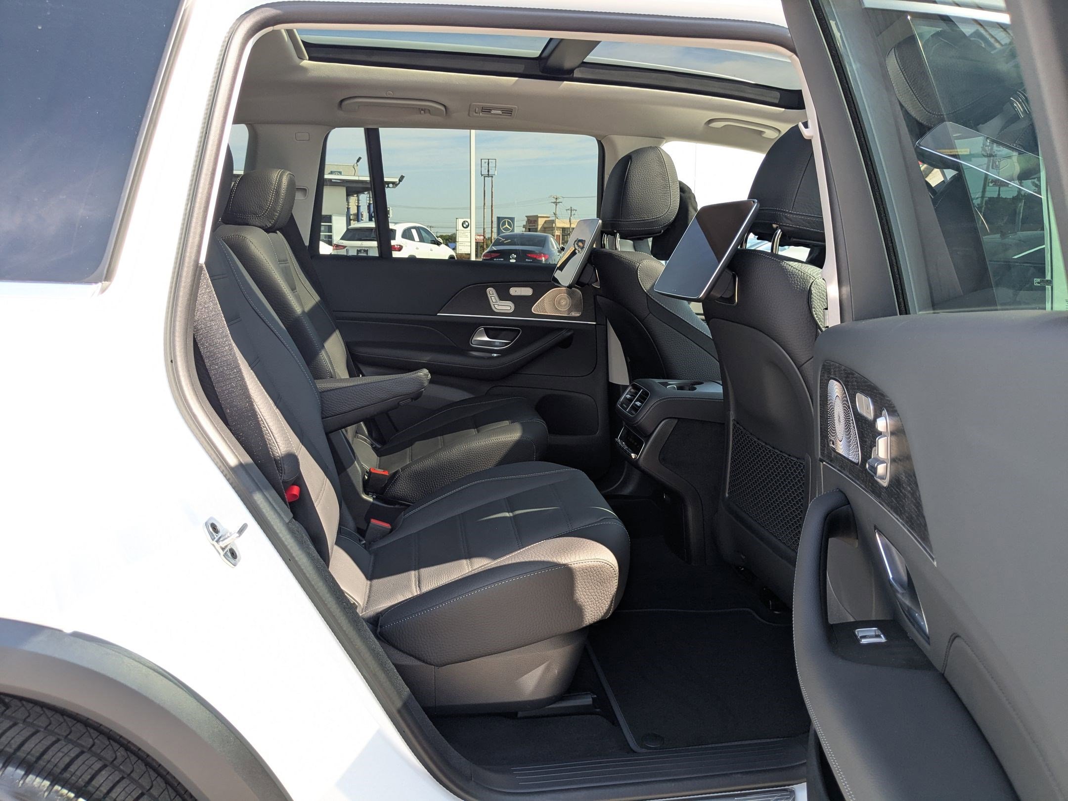2026 Mercedes Benz GLS 450 4MATIC photo 32