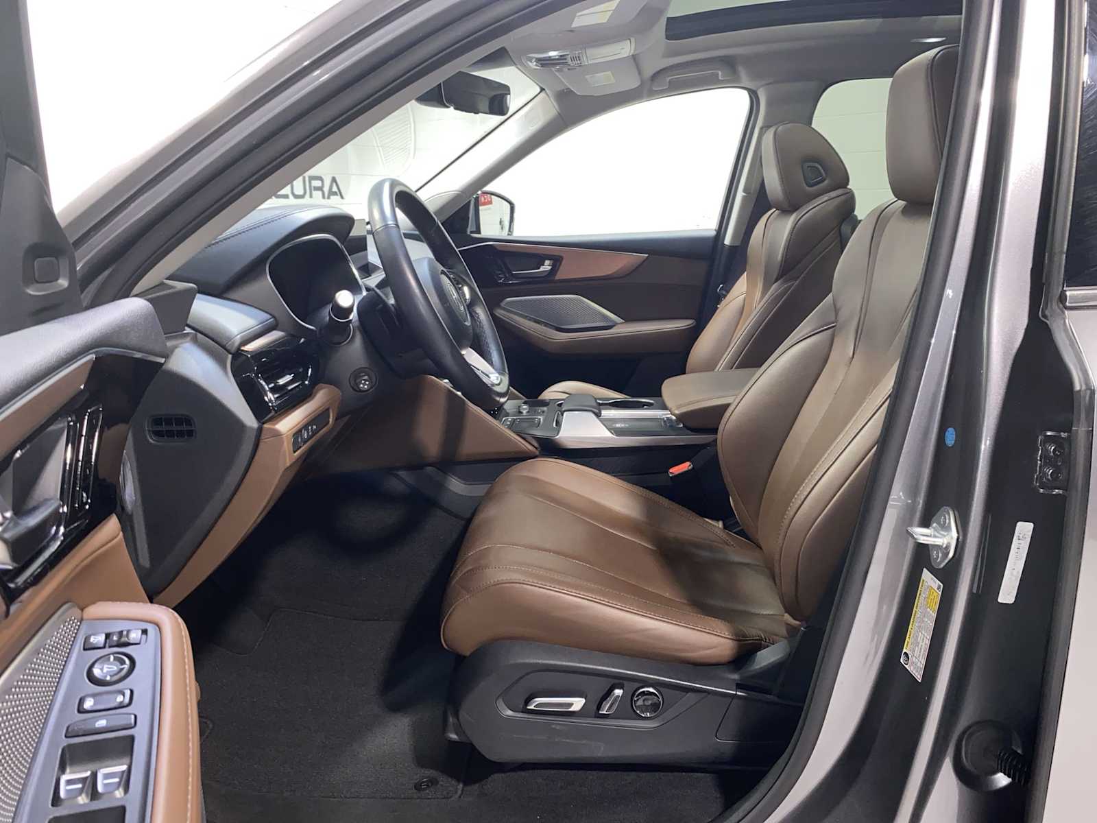 2023 Acura MDX Technology SH-AWD photo 2