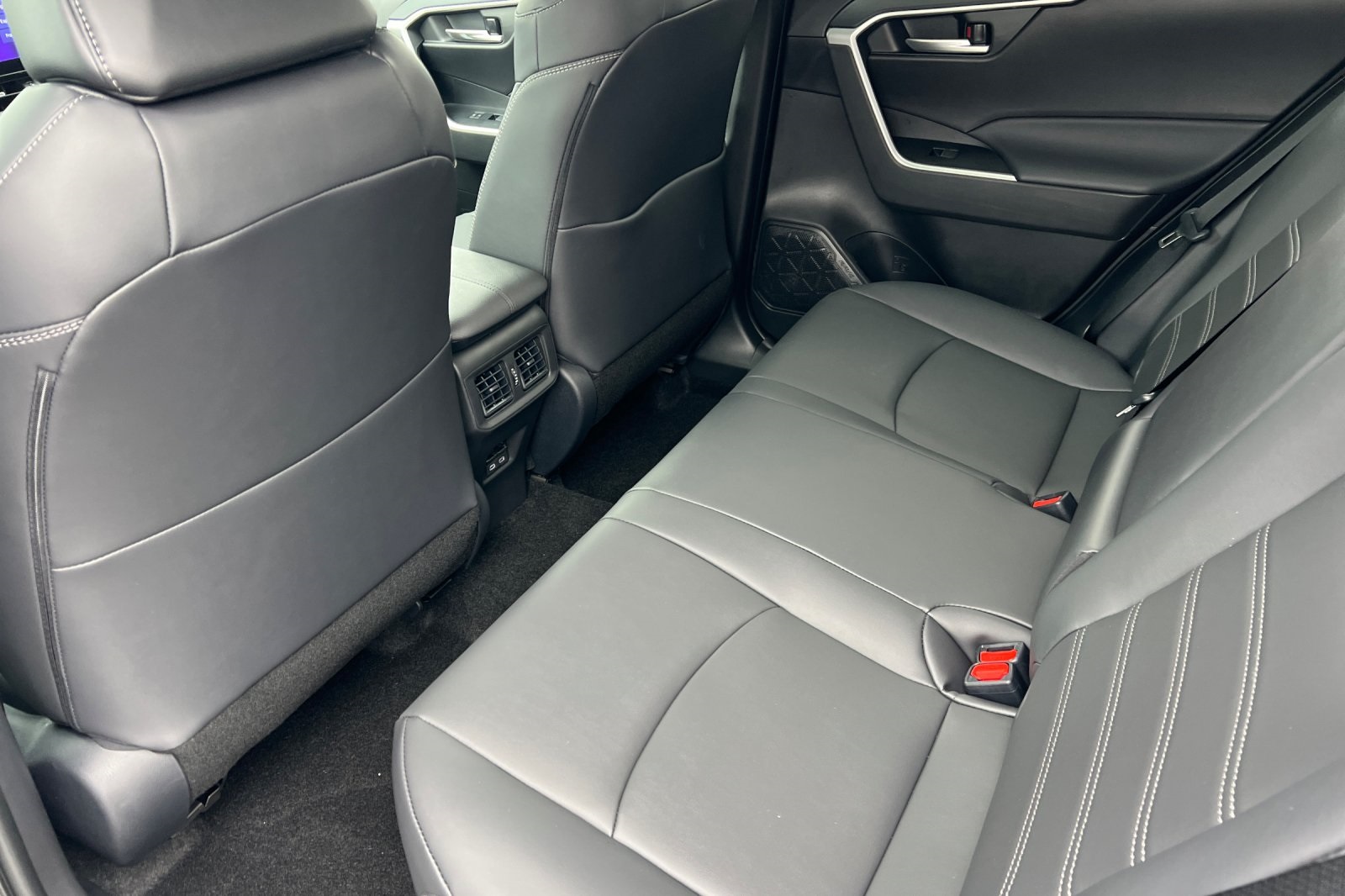 2025 Toyota RAV4 XLE Premium photo 3