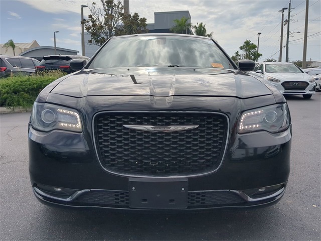 2018 Chrysler 300 S photo 2