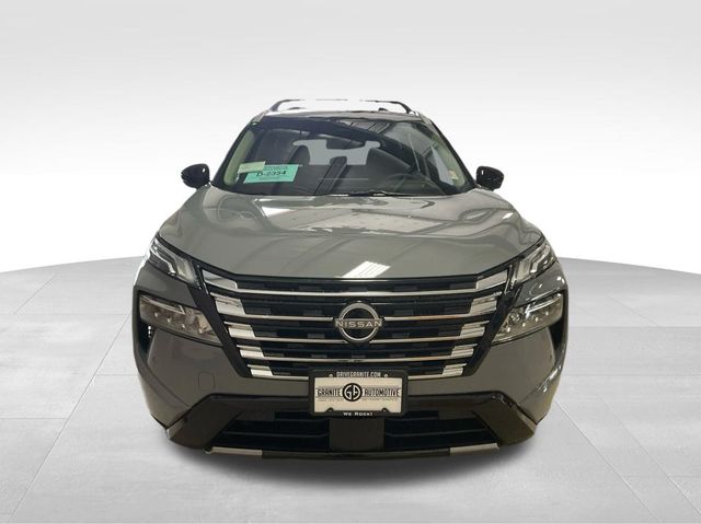 2025 Nissan Rogue Platinum AWD photo 2