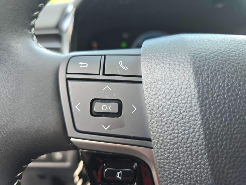 2025 Toyota Camry SE photo 14
