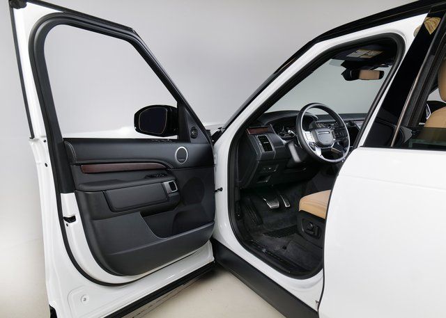 2025 Land Rover Discovery SE photo 19
