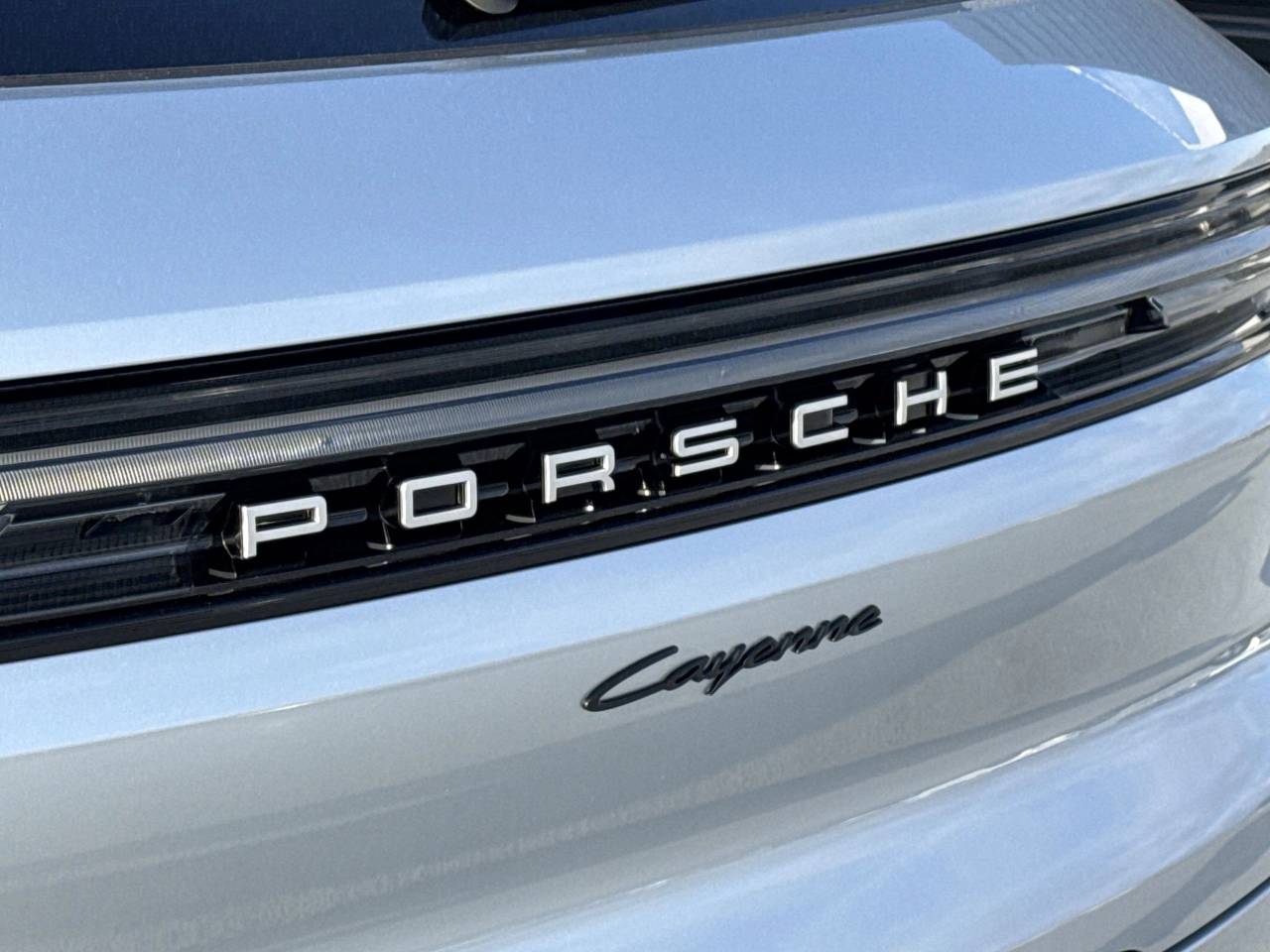 2025 Porsche Cayenne Base photo 20