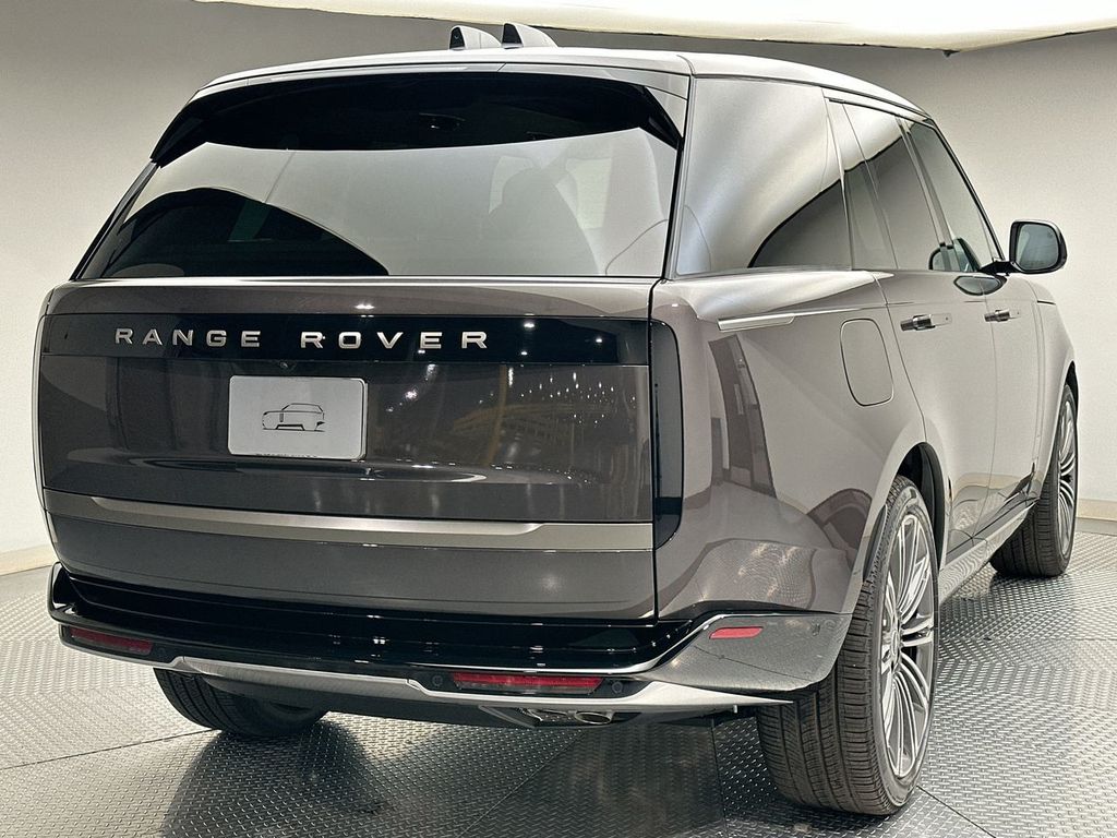 2025 Land Rover Range Rover SE photo 2