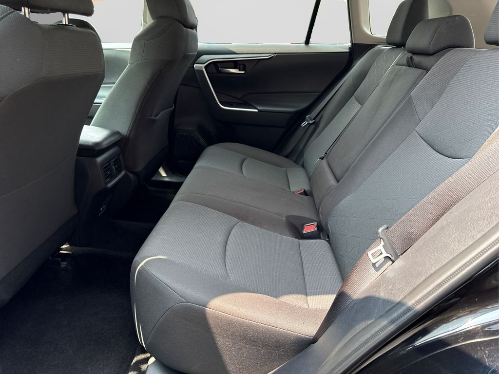 2025 Toyota RAV4 XLE photo 10