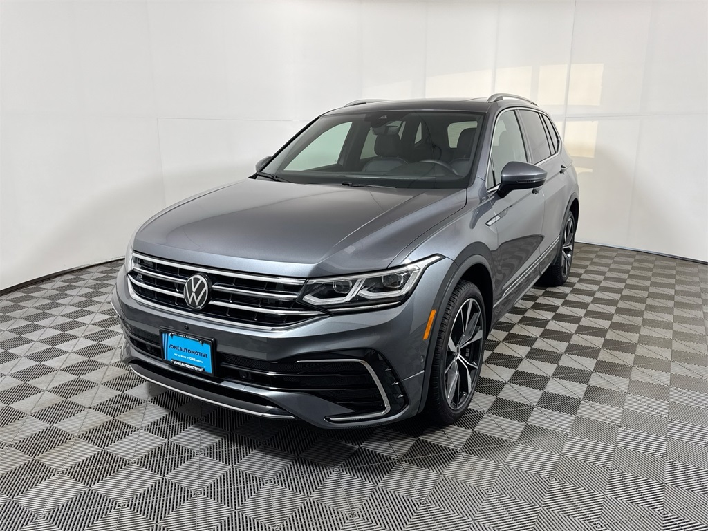 2024 Volkswagen Tiguan SEL R-LINE's photo
