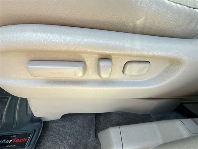 2015 Honda Odyssey Touring photo 17