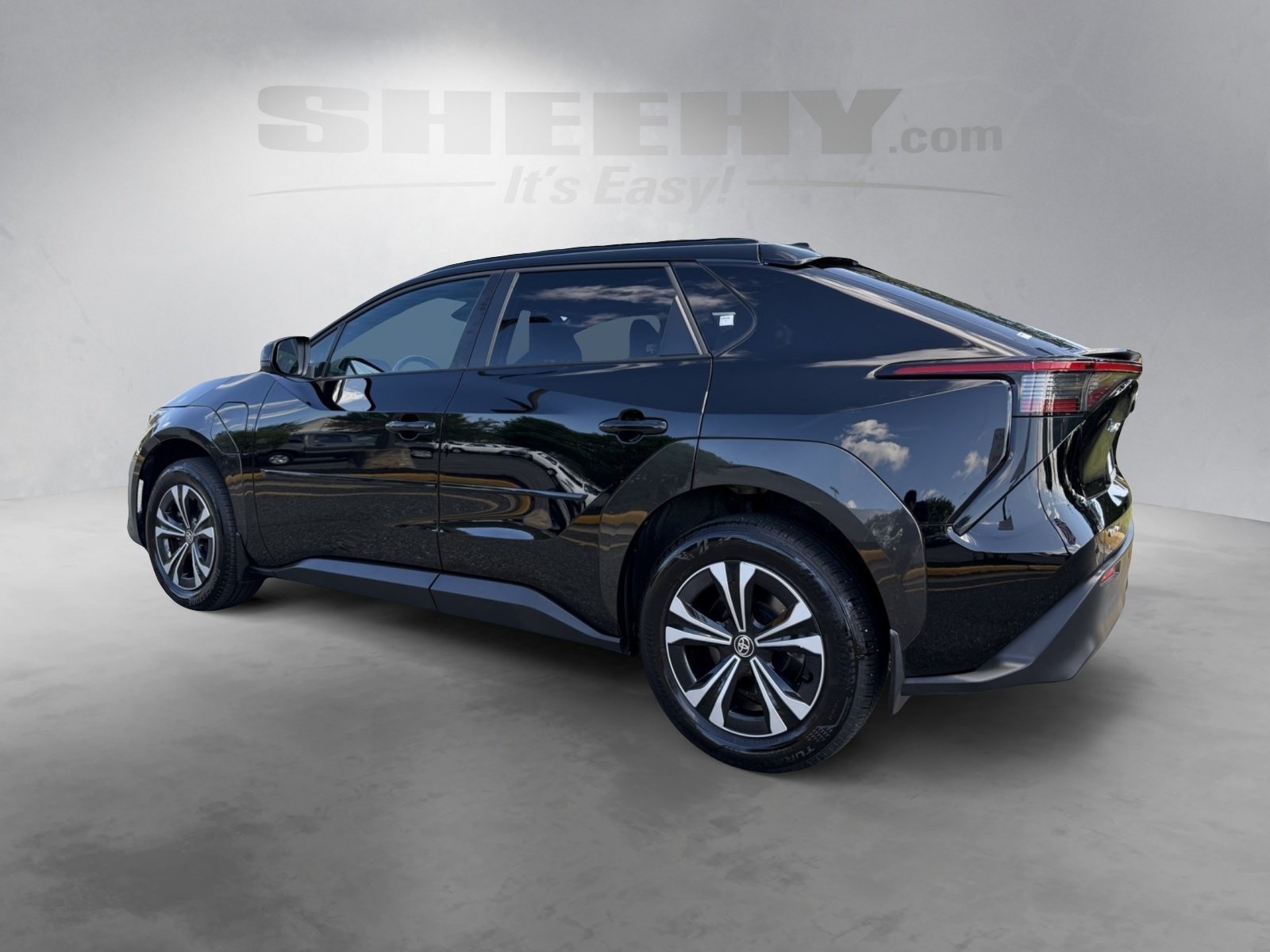 2024 Toyota bZ4X XLE photo 7