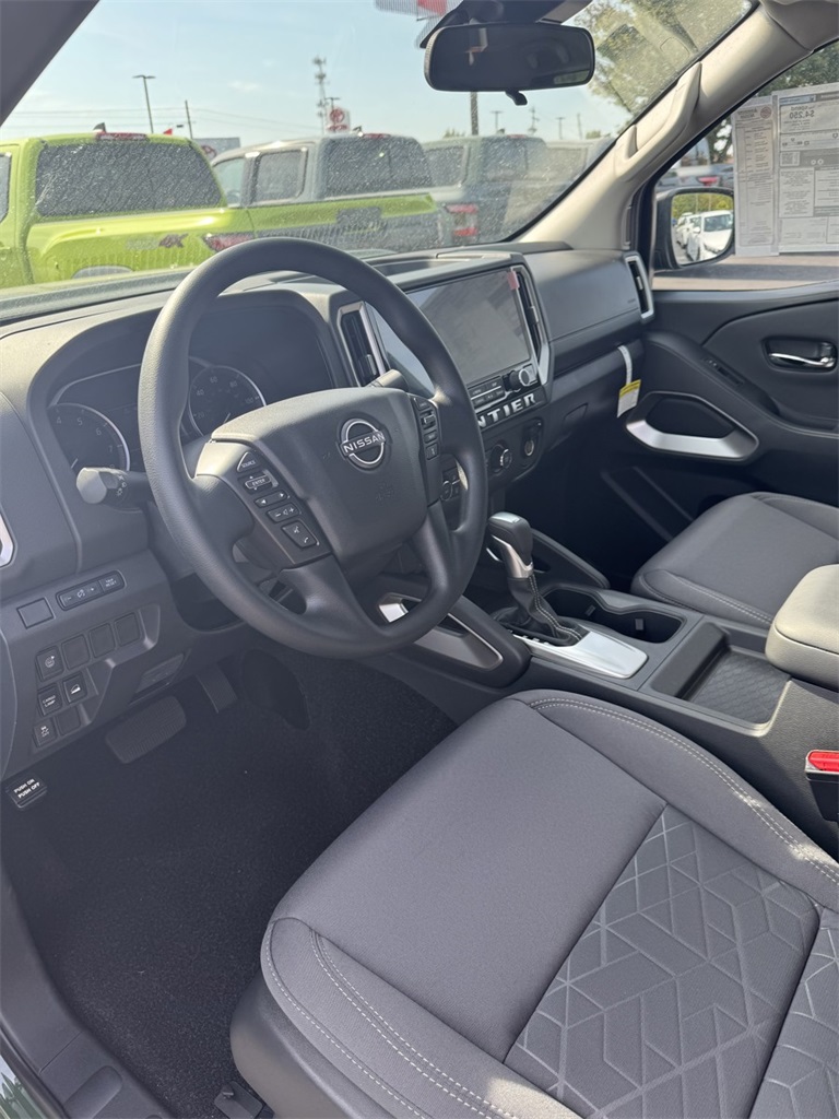 2025 Nissan Frontier Crew Cab SV photo 12