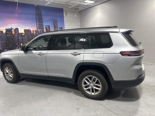 2023 Jeep Grand Cherokee Laredo photo 3