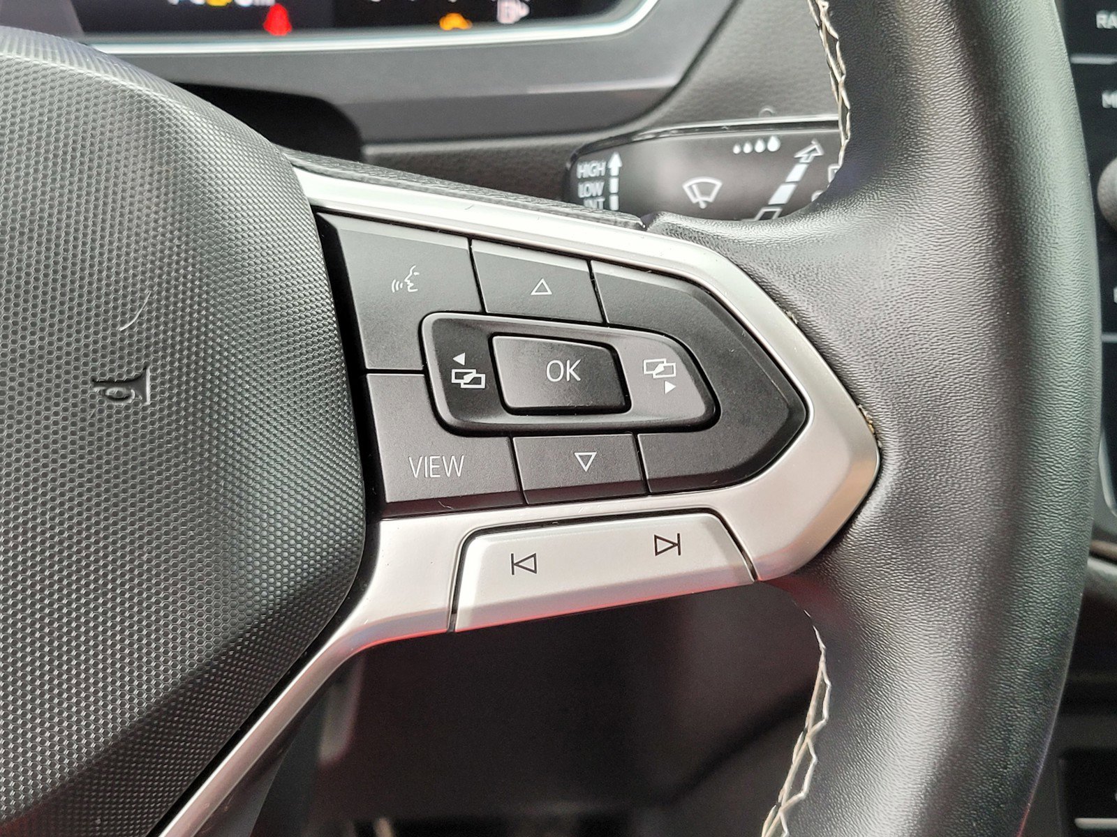 2022 Volkswagen Tiguan SE photo 23