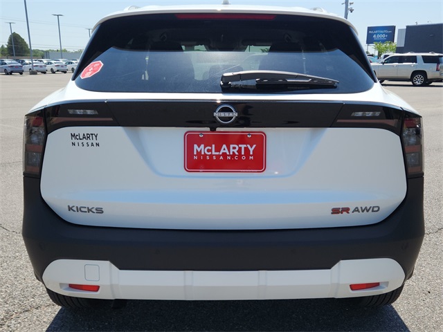 2025 Nissan Kicks SR photo 4