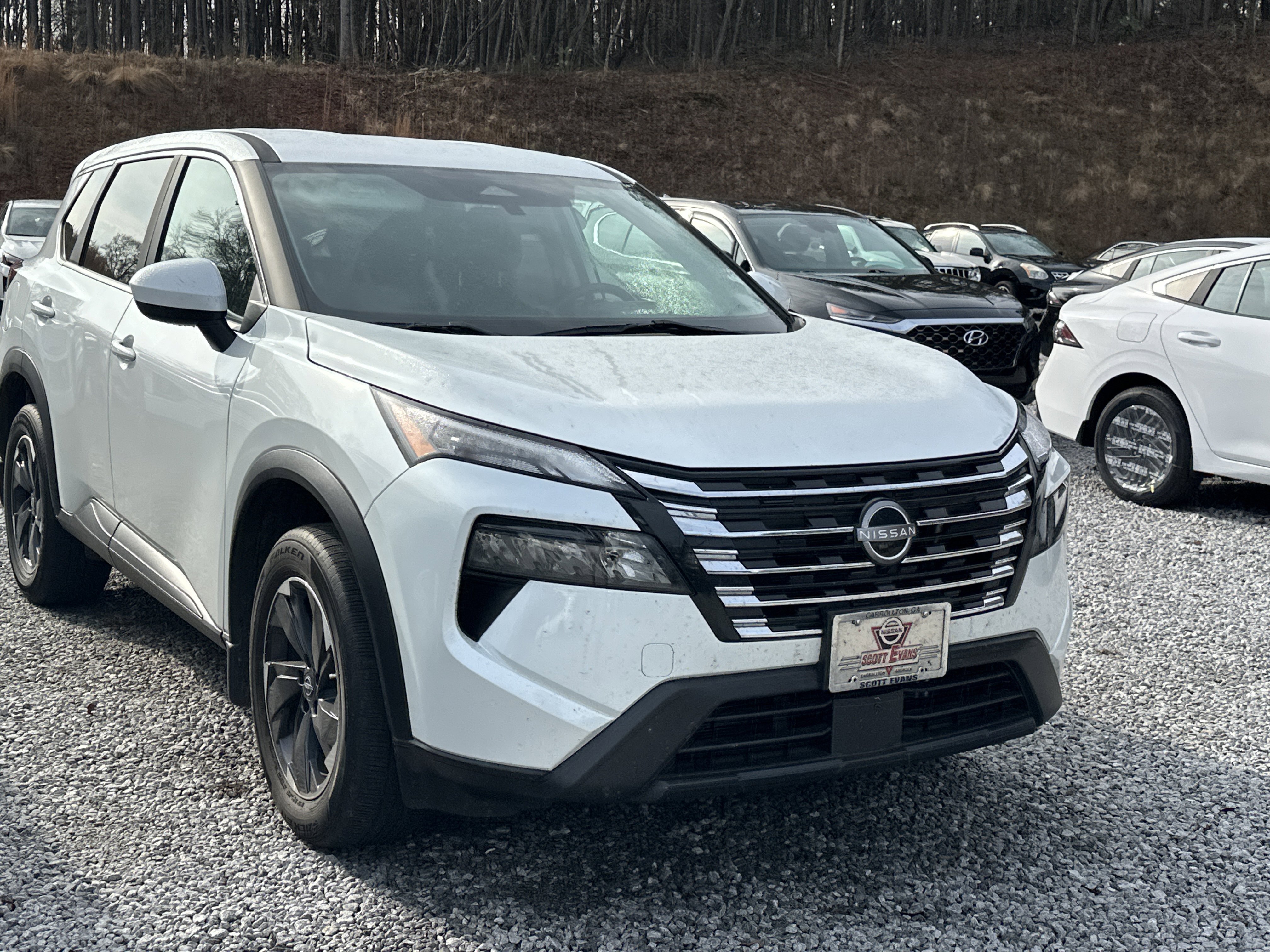 2024 Nissan Rogue SV's photo