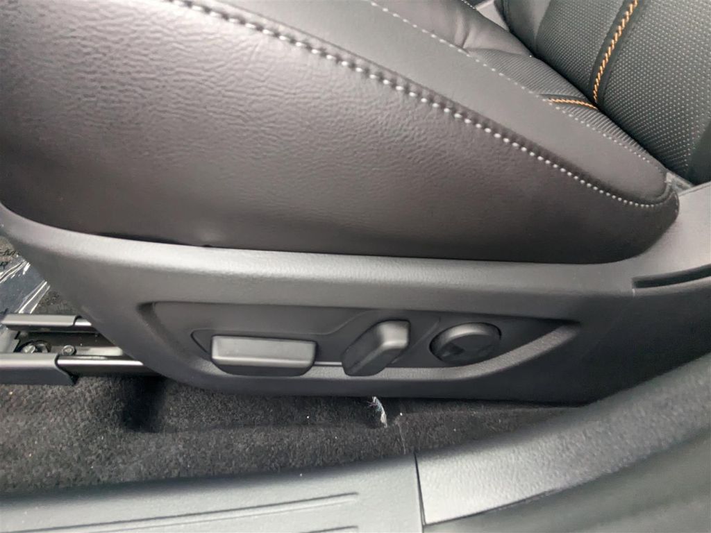 2025 Mazda CX-50 Premium photo 16